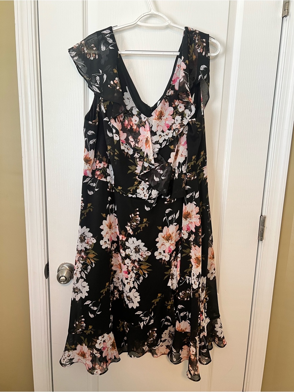 London Times Black Floral Ruffle V-Neck Dress - 22W